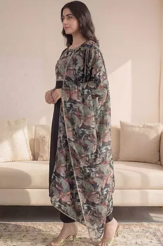Women Floral Printed Regular Thread Work Kurta with Trousers & With Dupatta