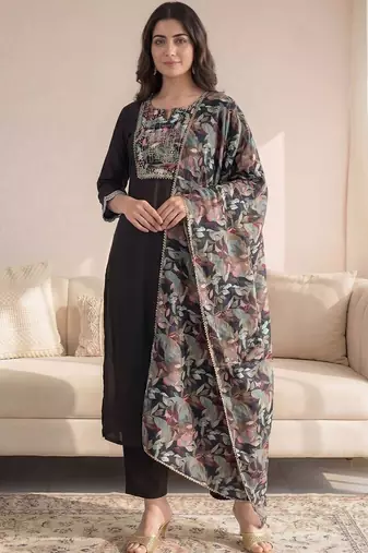 Women Floral Printed Regular Thread Work Kurta with Trousers & With Dupatta