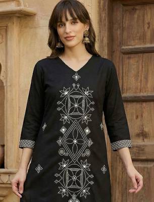 Women Embroidered Regular Black Thread Work Kurta with Trousers 3