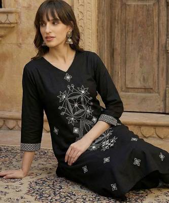 Women Embroidered Regular Black Thread Work Kurta with Trousers 5