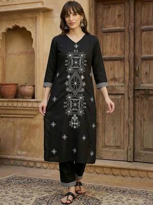 Women Embroidered Regular Black Thread Work Kurta with Trousers 6