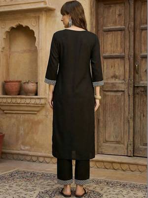 Women Embroidered Regular Black Thread Work Kurta with Trousers 7
