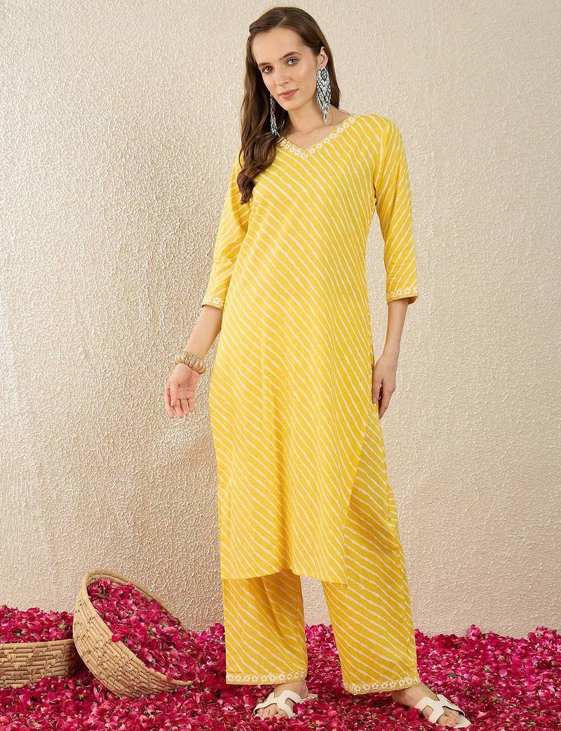 Women Leheriya Printed Regular Thread Work Pure Cotton Kurta with Trousers
