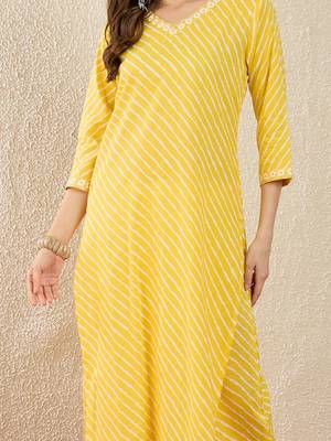 Women Leheriya Printed Regular Thread Work Pure Cotton Kurta with Trousers 2