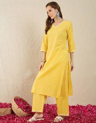 Women Leheriya Printed Regular Thread Work Pure Cotton Kurta with Trousers 3