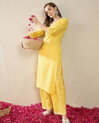 Women Leheriya Printed Regular Thread Work Pure Cotton Kurta with Trousers 5