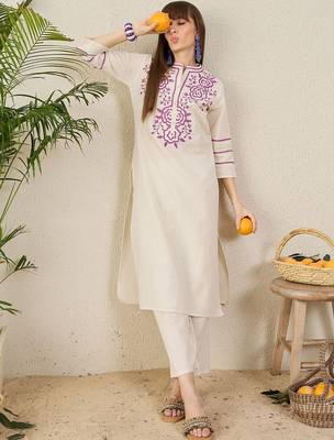 Women Floral Embroidered Regular Thread Work Kurta with Palazzos 1