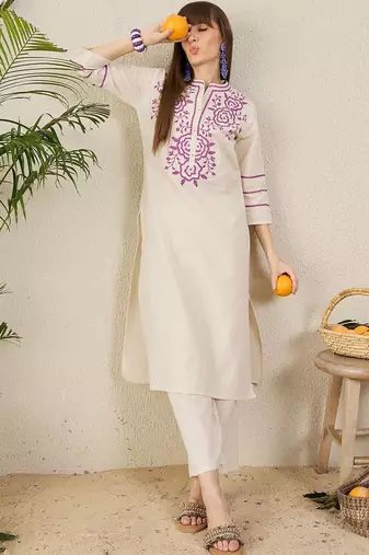 Women Floral Embroidered Regular Thread Work Kurta with Palazzos