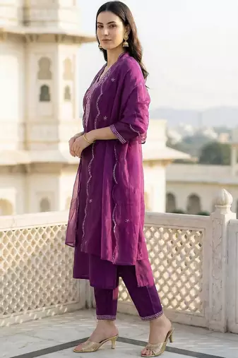 Women Ethnic Motifs Embroidered Regular Thread Work Kurta with Trousers & With Dupatta