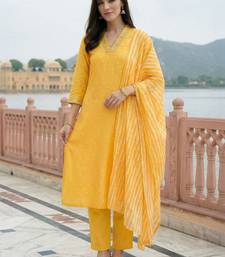 Women Ethnic Motifs Printed Regular Thread Work Kurta with Trousers & With Dupatta
