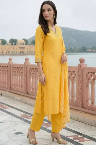 Women Ethnic Motifs Printed Regular Thread Work Kurta with Trousers & With Dupatta