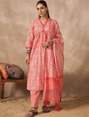 Women Floral Printed Empire Pure Cotton Kurta with Trousers & With Dupatta 4