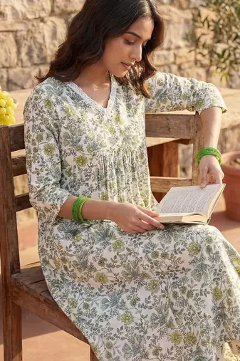 Women Floral Printed Regular Pure Cotton Kurta with Trousers & With Dupatta
