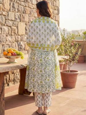 Women Floral Printed Regular Pure Cotton Kurta with Trousers & With Dupatta 3