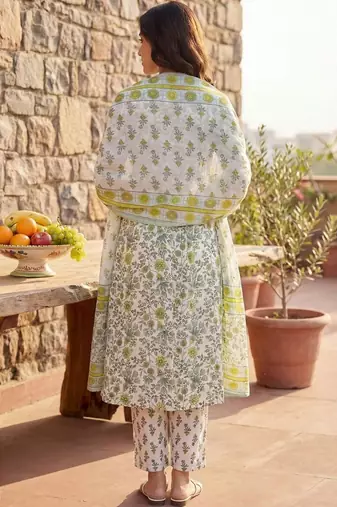 Women Floral Printed Regular Pure Cotton Kurta with Trousers & With Dupatta