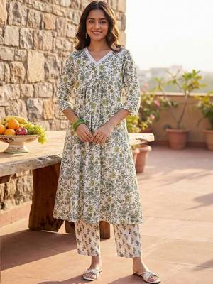 Women Floral Printed Regular Pure Cotton Kurta with Trousers & With Dupatta 4
