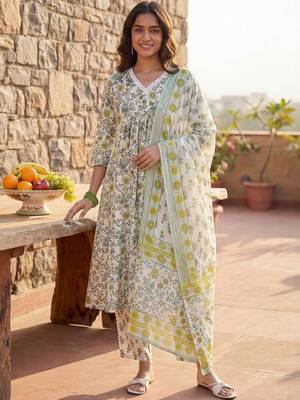 Women Floral Printed Regular Pure Cotton Kurta with Trousers & With Dupatta 5