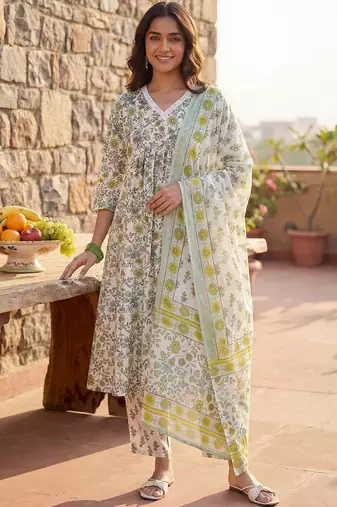 Women Floral Printed Regular Pure Cotton Kurta with Trousers & With Dupatta