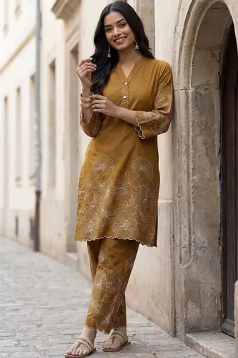 Women Floral Embroidered Regular Thread Work Pure Cotton Kurta with Trousers