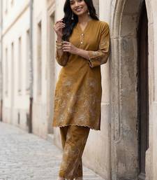 Women Floral Embroidered Regular Thread Work Pure Cotton Kurta with Trousers