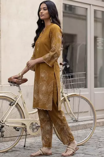 Women Floral Embroidered Regular Thread Work Pure Cotton Kurta with Trousers