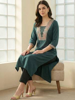 Women Ethnic Motifs Embroidered Regular Thread Work Kurta with Trousers 1