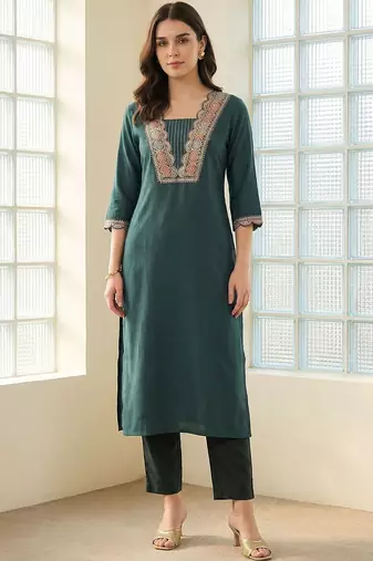 Women Ethnic Motifs Embroidered Regular Thread Work Kurta with Trousers