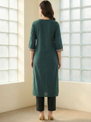 Women Ethnic Motifs Embroidered Regular Thread Work Kurta with Trousers 4