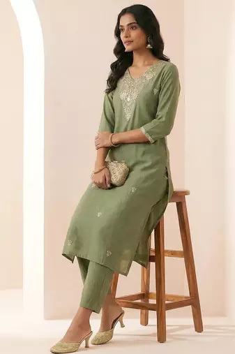 Women Ethnic Motifs Embroidered Regular Thread Work Kurta with Trousers