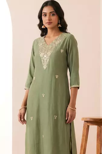 Women Ethnic Motifs Embroidered Regular Thread Work Kurta with Trousers