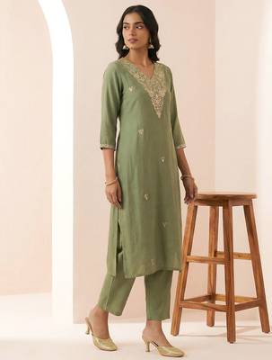 Women Ethnic Motifs Embroidered Regular Thread Work Kurta with Trousers 3