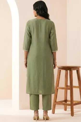 Women Ethnic Motifs Embroidered Regular Thread Work Kurta with Trousers
