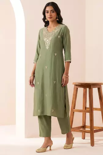 Women Ethnic Motifs Embroidered Regular Thread Work Kurta with Trousers