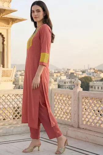 Women Colourblocked Regular Kurta with Trousers