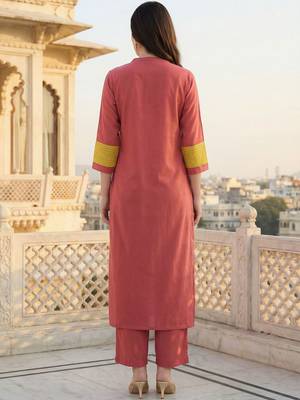 Women Colourblocked Regular Kurta with Trousers 3