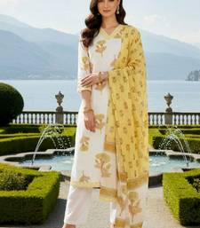 Women Floral Printed Regular Pure Cotton Kurta with Trousers & With Dupatta
