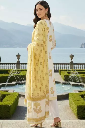 Women Floral Printed Regular Pure Cotton Kurta with Trousers & With Dupatta