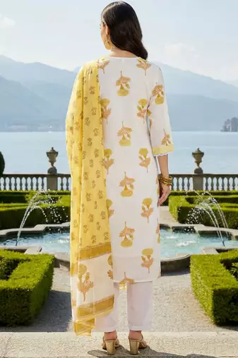 Women Floral Printed Regular Pure Cotton Kurta with Trousers & With Dupatta
