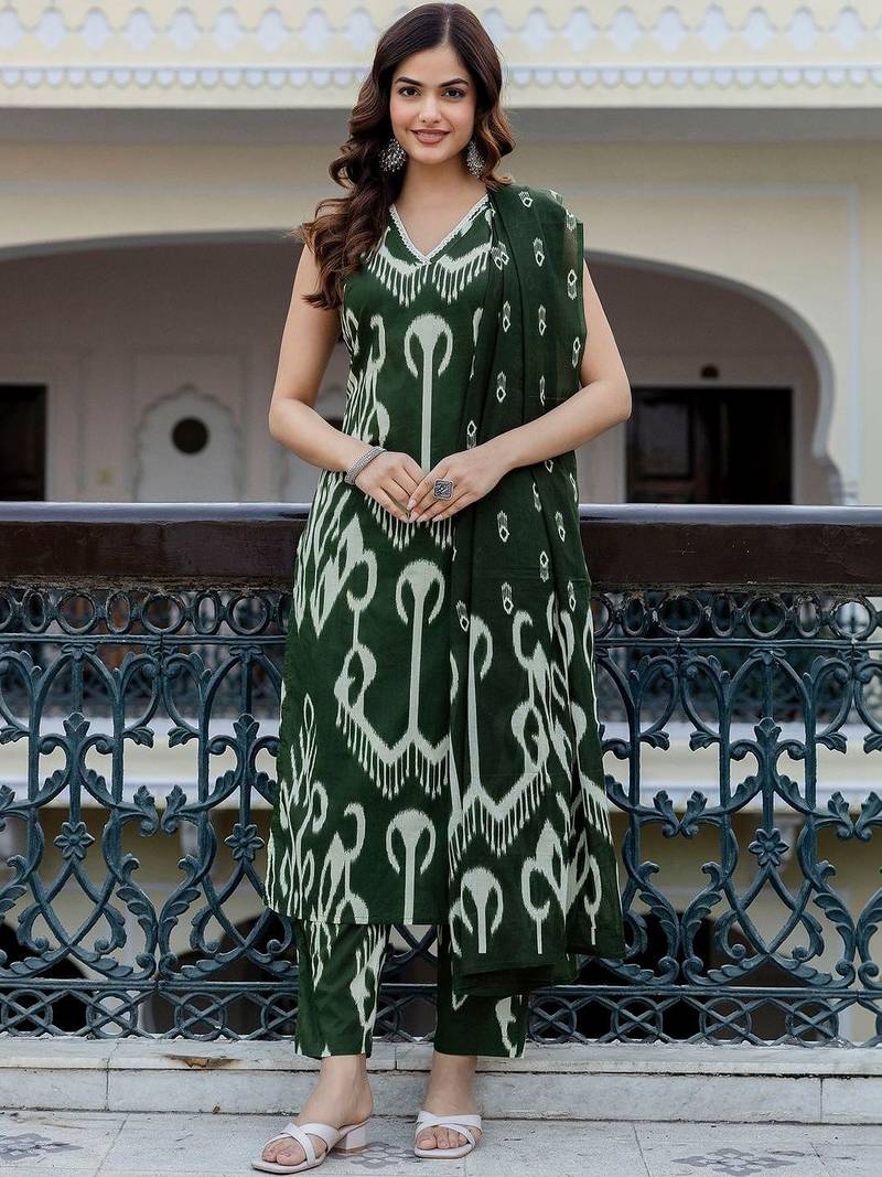 Women Printed Regular Pure Cotton Kurta with Trousers & With Dupatta
