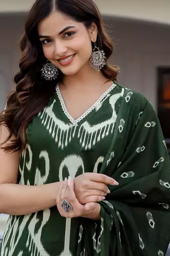 Women Printed Regular Pure Cotton Kurta with Trousers & With Dupatta