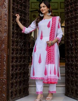 Women Printed Regular Pure Cotton Kurta with Trousers & With Dupatta 2