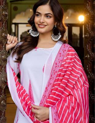 Women Printed Regular Pure Cotton Kurta with Trousers & With Dupatta 4