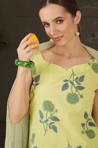 Women Floral Printed Regular Pure Cotton Kurta with Trousers & With Dupatta