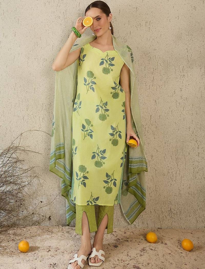 Women Floral Printed Regular Pure Cotton Kurta with Trousers & With Dupatta