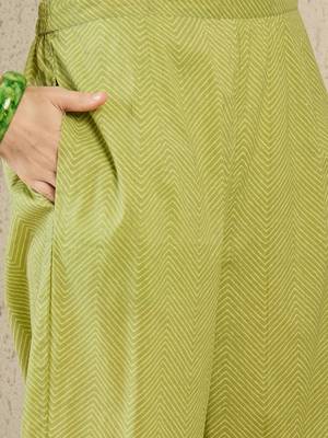Women Floral Printed Regular Pure Cotton Kurta with Trousers & With Dupatta 4