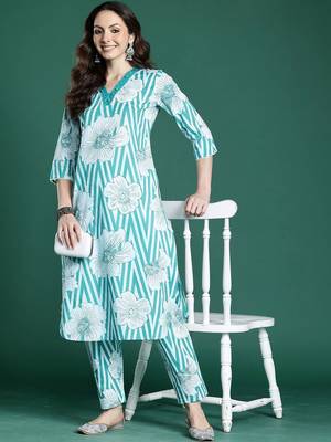 Women Floral Printed Regular Pure Cotton Kurta with Trousers 5