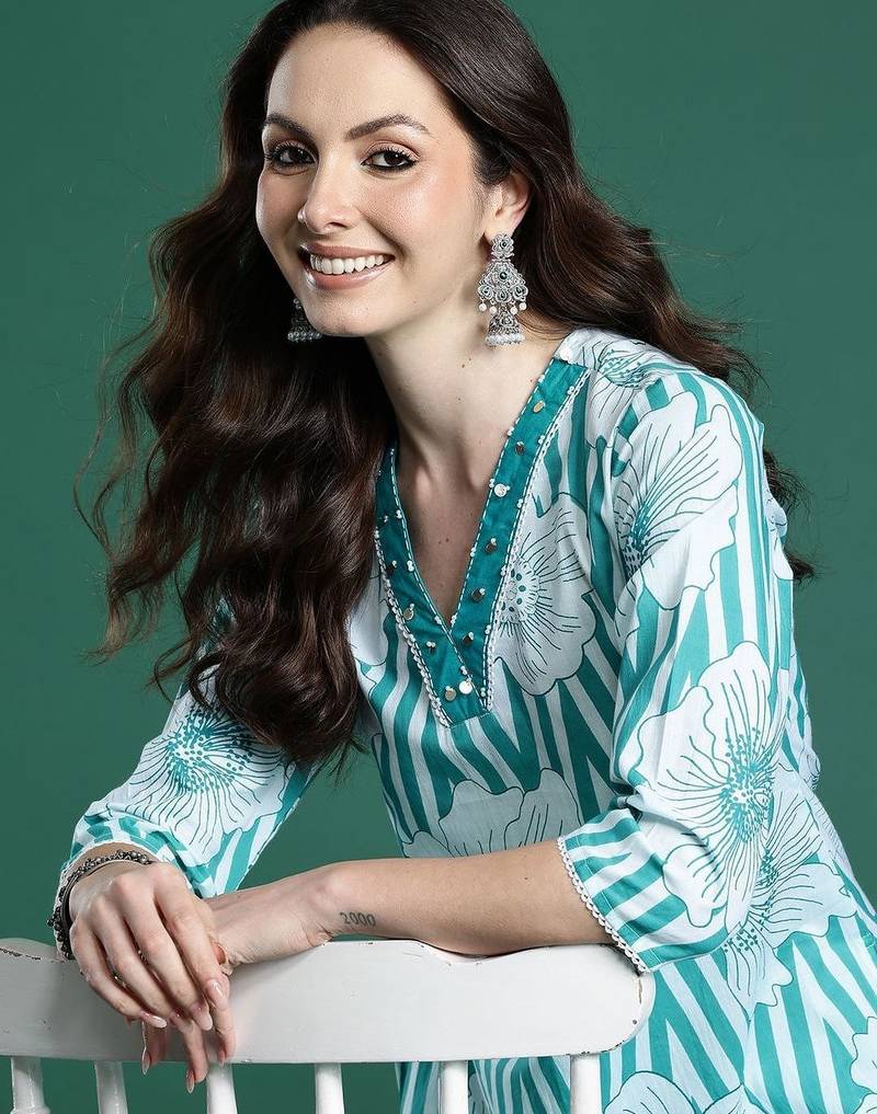 Women Floral Printed Regular Pure Cotton Kurta with Trousers