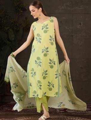 Women Floral Printed Regular Pure Cotton Kurta with Trousers & With Dupatta 1