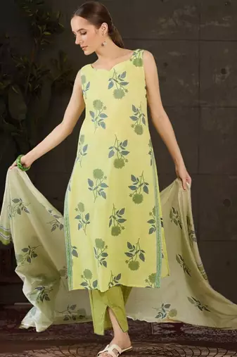 Women Floral Printed Regular Pure Cotton Kurta with Trousers & With Dupatta