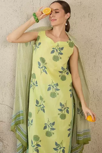 Women Floral Printed Regular Pure Cotton Kurta with Trousers & With Dupatta